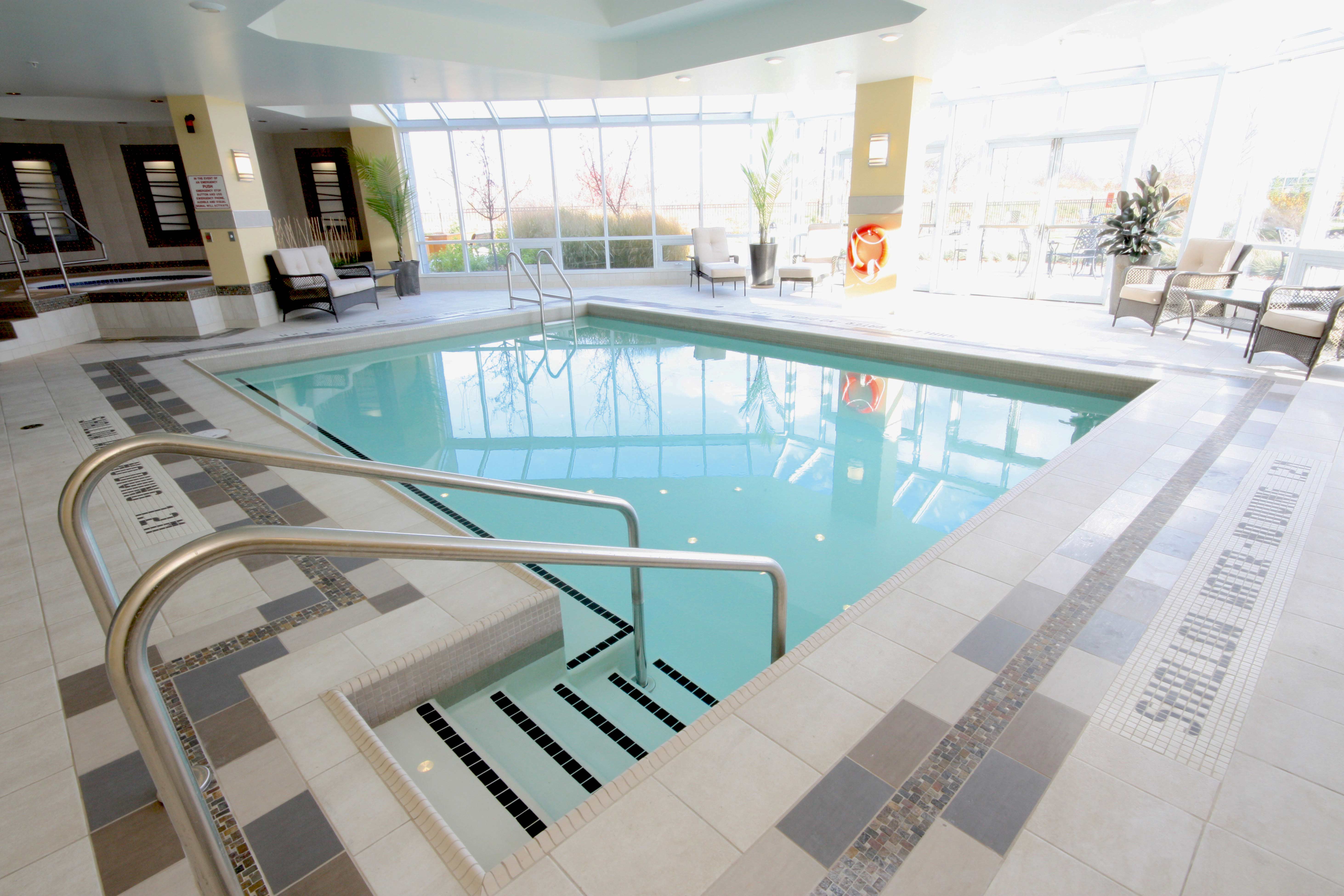 image of an indoor pool in Red Oak Retirement Residence