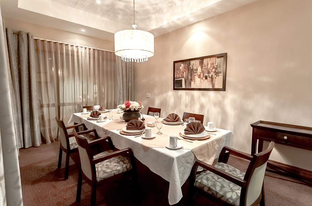Private dining area at Royale Place Retirement Residence in Kingston
