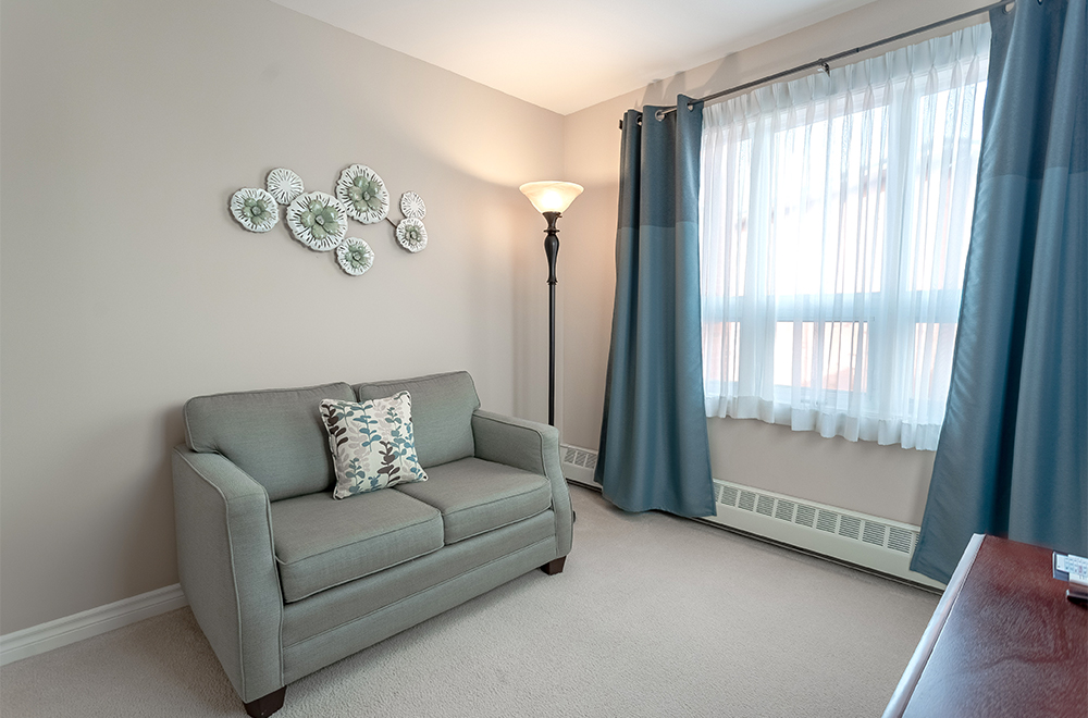 A comfortable 2-seated sofa in one of the suites at Carolina Retirement Residence in Perth near Ottawa