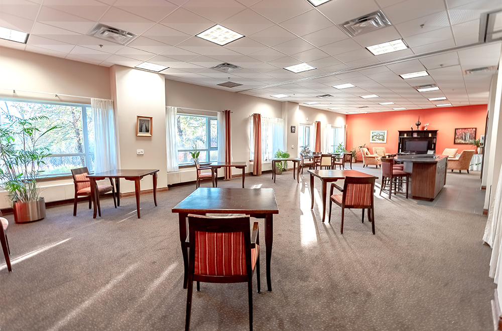 Dining area at Royale Place Retirement Residence in Kingston
