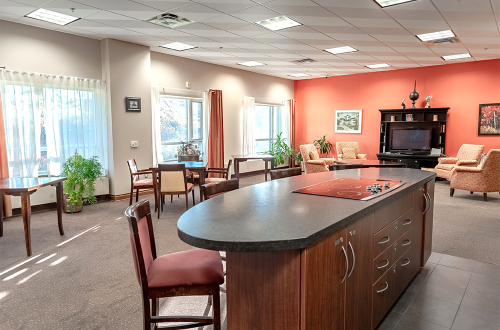Dining area and seating area at Royale Place Retirement Residence in Kingston