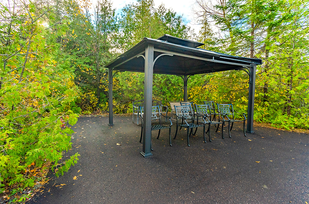 Seating area in the trail at Island View Retirement Residence in Arnprior