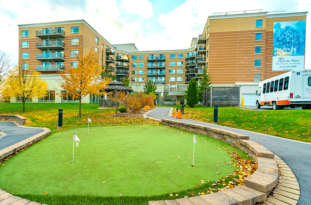 Mini golf area at Royale Place Retirement Residence in Kingston