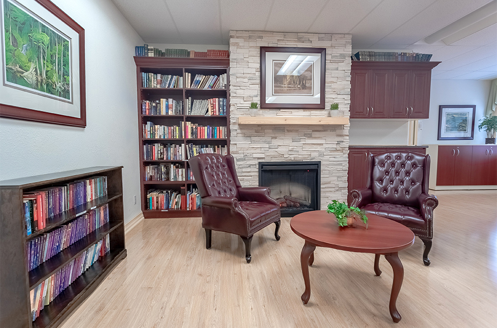 Library at Kawartha Lakes Retirement Residence in Bobcaygeon