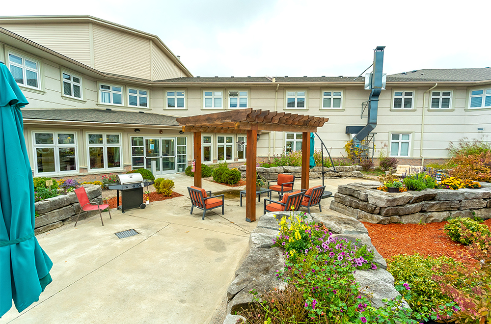 Beautiful garden and outdoor patio at Kawartha Lakes Retirement Residence in Bobcaygeon