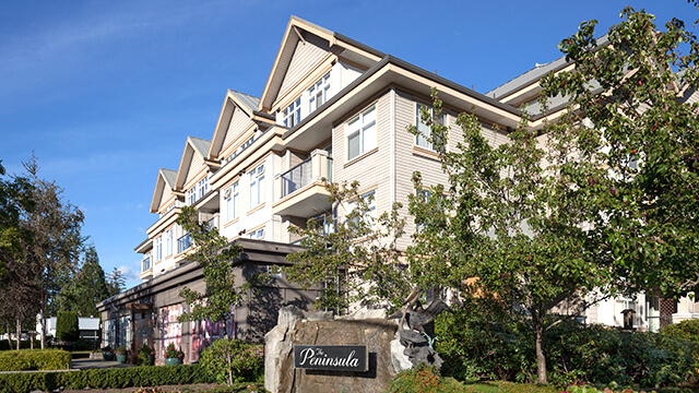 image of the front entrance of Peninsula Retirement Residence in Surrey