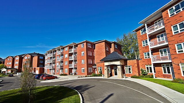 image of the front entrance of Carolina Retirement Residence in Perth near Ottawa