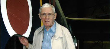 Flight Lieutenant Joe Monteyne beside a WWII aircraft