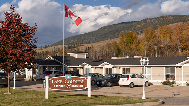 image of the front entrance of Lake Country Lodge Retirement and Care Community in Winfield