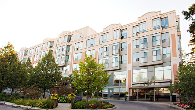 exterior shot of Villa Da Vinci Retirement Residence in Vaughan 