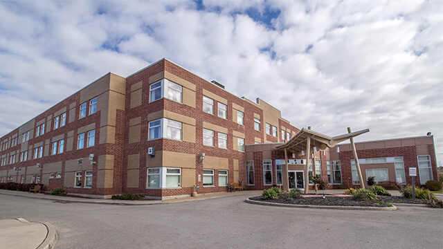 image of front entrance of Spencer House in Orillia