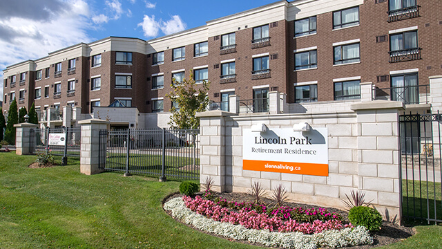 exterior shot of Lincoln Park Retirement Residence in Grimsby