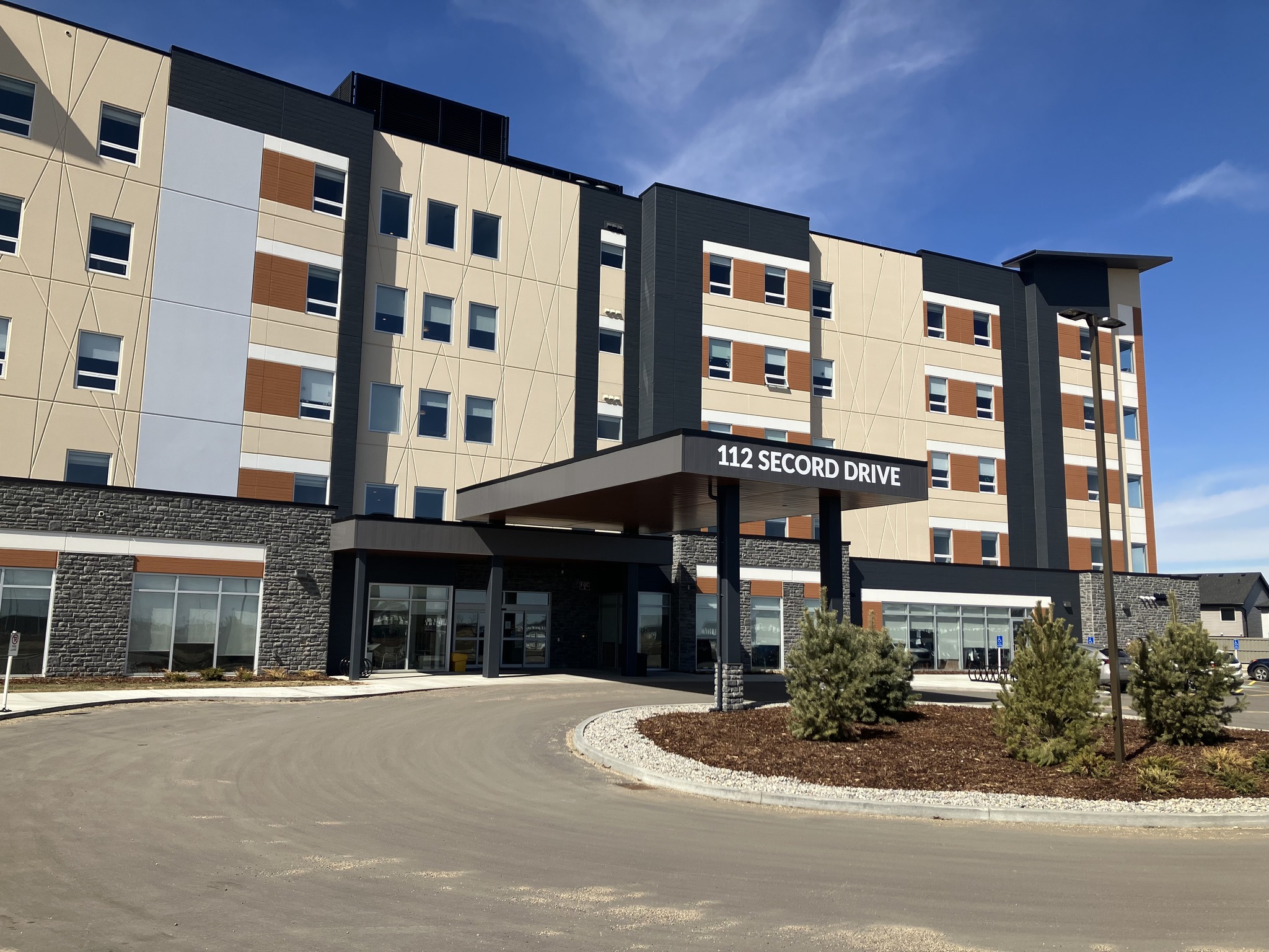 image of the front entrance of Brookside Lodge Care Community in Surrey