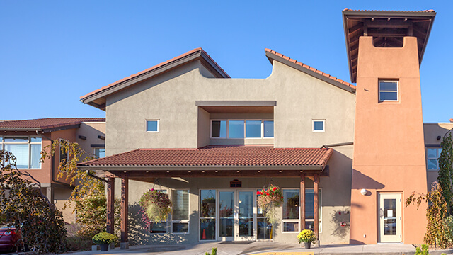 image of the front entrance of Mariposa Gardens Retirement and Care Community in Osoyoos